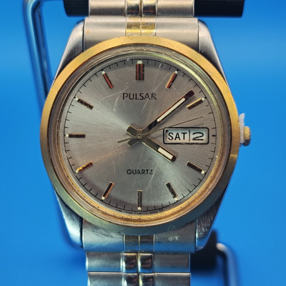 Vintage 1986 Pulsar by Seiko 34mm Men's Quartz Two Tone Watch Screw‎ Back